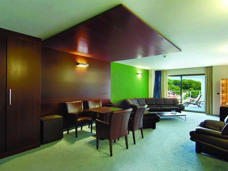 Maxim Hotel 4*