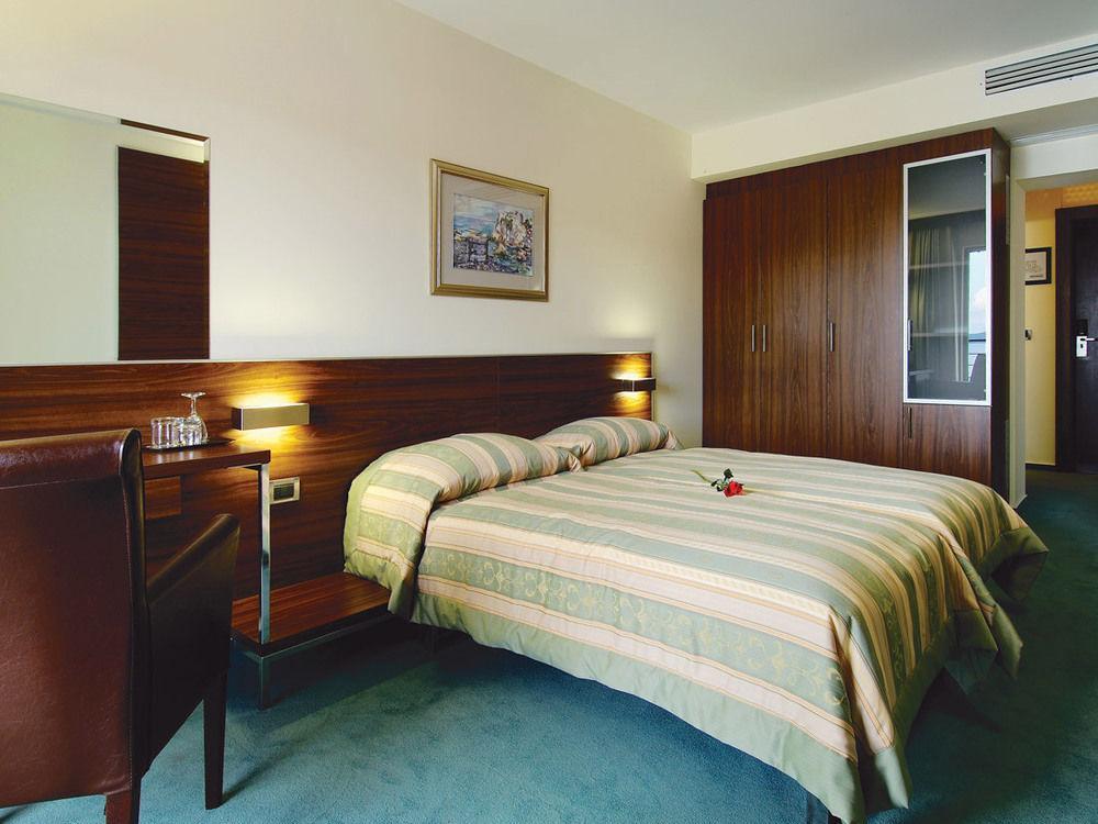 Hotel Maxim 4*
