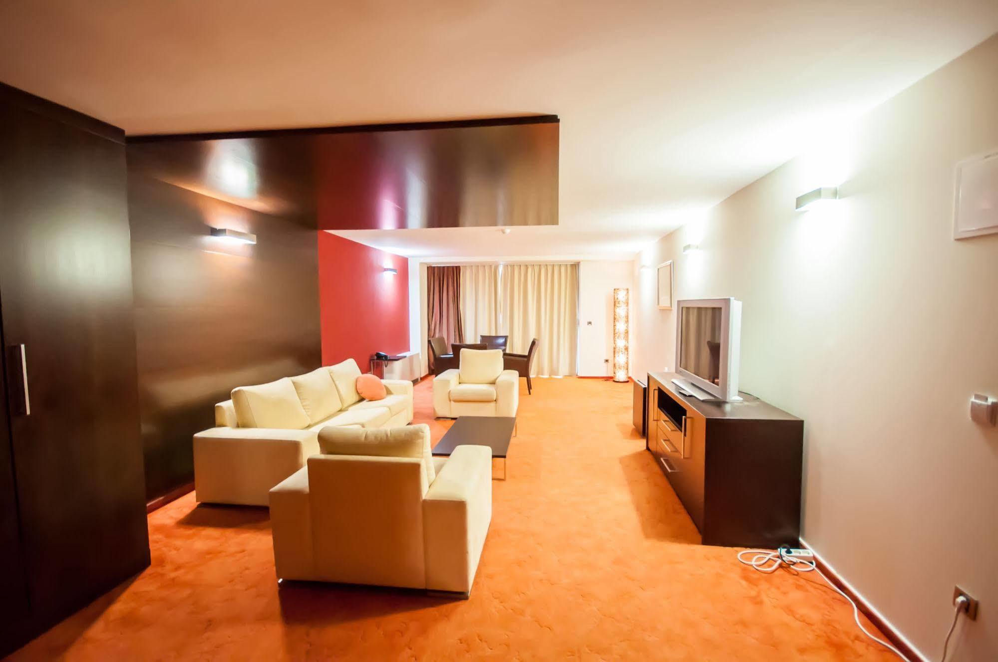 Maxim Hotel 4*