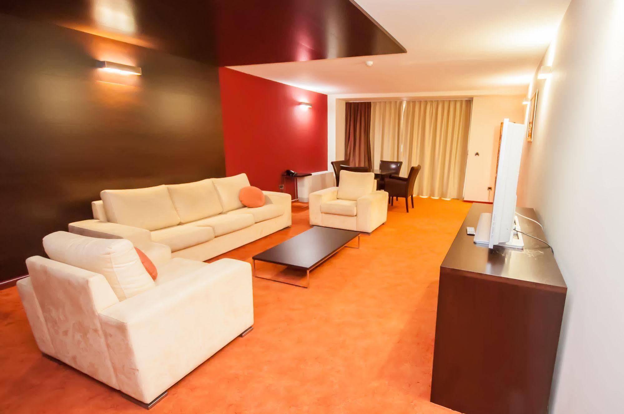 Maxim Hotel 4*