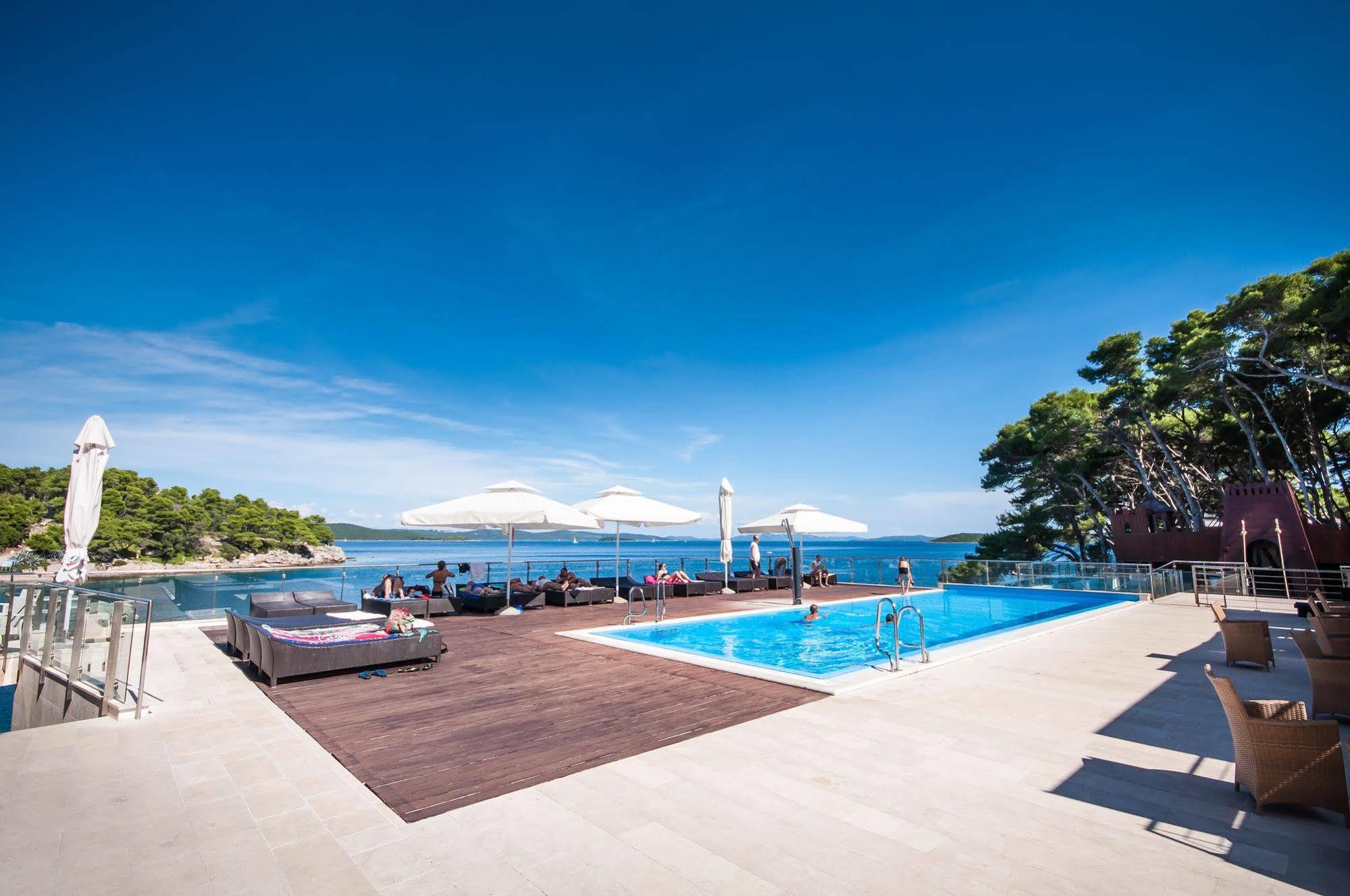 Maxim Hotel 4*